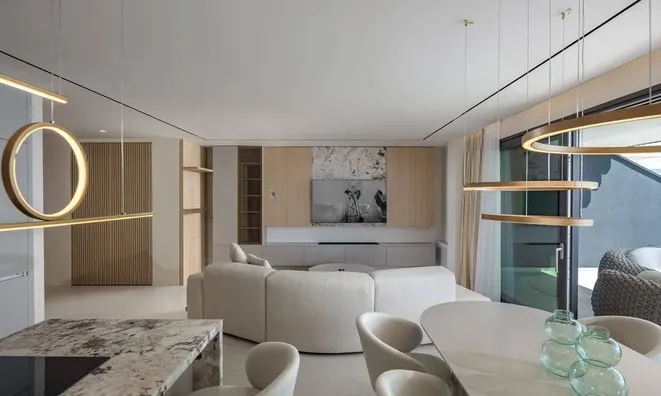 Недвижимость Three-room apartment Center: 11