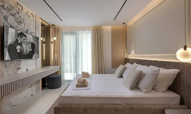 Недвижимость Three-room apartment Center: 20