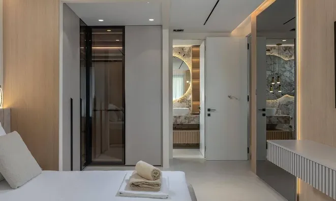 Недвижимость Three-room apartment Center: 21