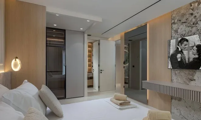 Недвижимость Three-room apartment Center: 22