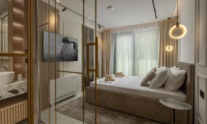 Недвижимость Three-room apartment Center: 24