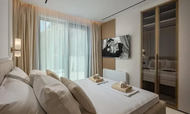 Недвижимость Three-room apartment Center: 27