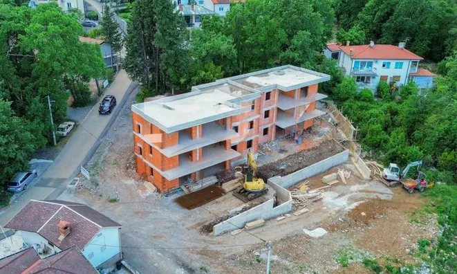 Недвижимость Четырехкомнатная квартира: 4