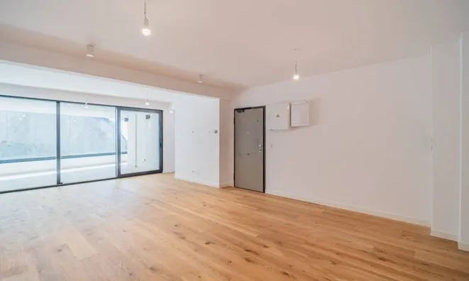 Недвижимость Three-room apartment in the center: 1
