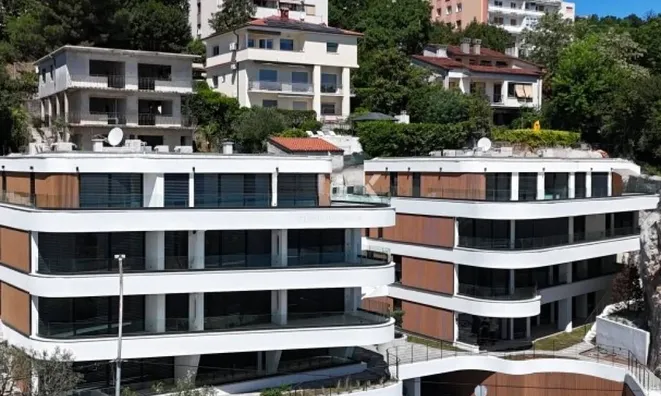 Недвижимость Three-room apartment in the center: 4