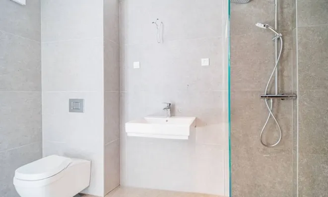 Недвижимость Three-room apartment in the center: 10