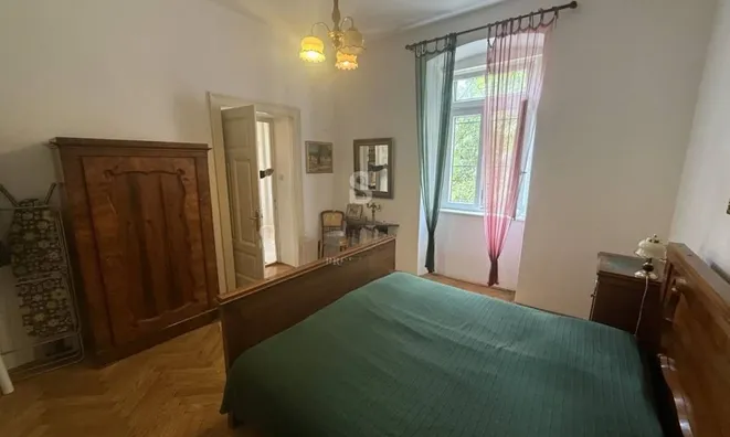 Недвижимость Two-room apartment in the city center: 10