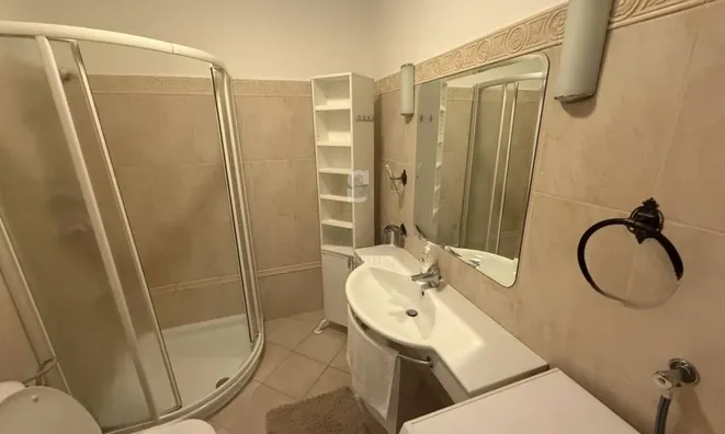 Недвижимость Two-room apartment in the city center: 11