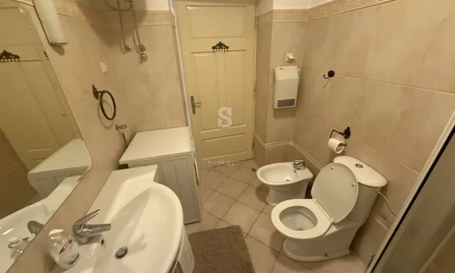Недвижимость Two-room apartment in the city center: 12