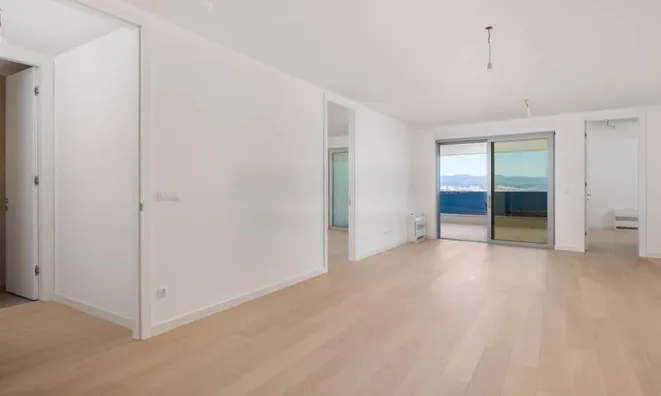 Недвижимость Three-room apartment in the center: 1
