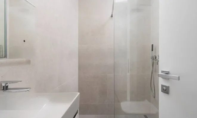 Недвижимость Three-room apartment in the center: 9