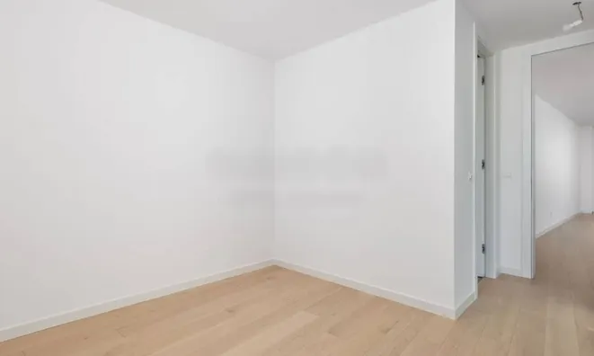 Недвижимость Three-room apartment in the center: 11