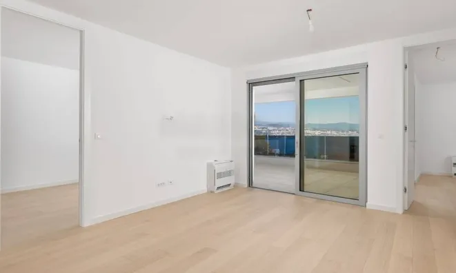 Недвижимость Three-room apartment in the center: 22
