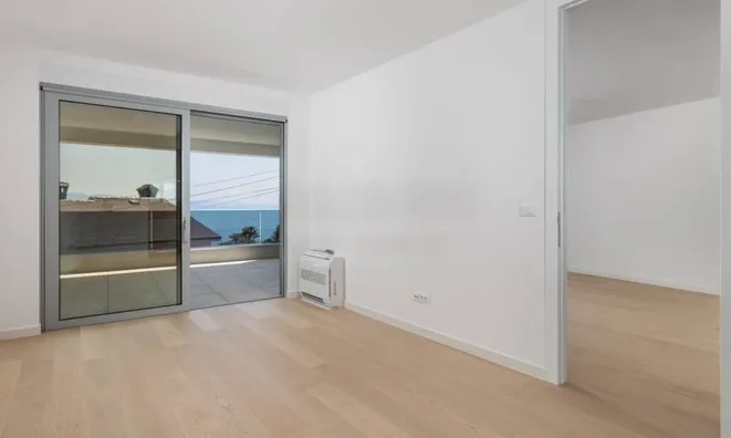 Недвижимость Three-room apartment in the center: 1