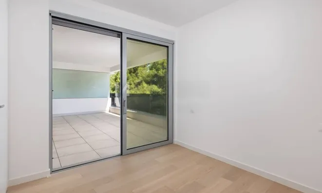 Недвижимость Three-room apartment in the center: 3