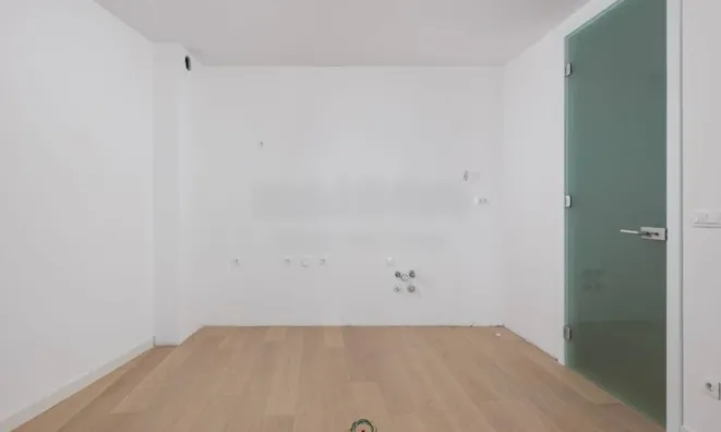 Недвижимость Three-room apartment in the center: 6