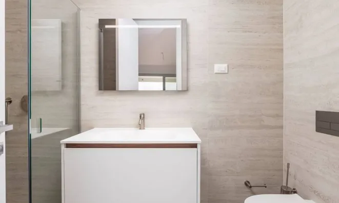 Недвижимость Three-room apartment in the center: 13