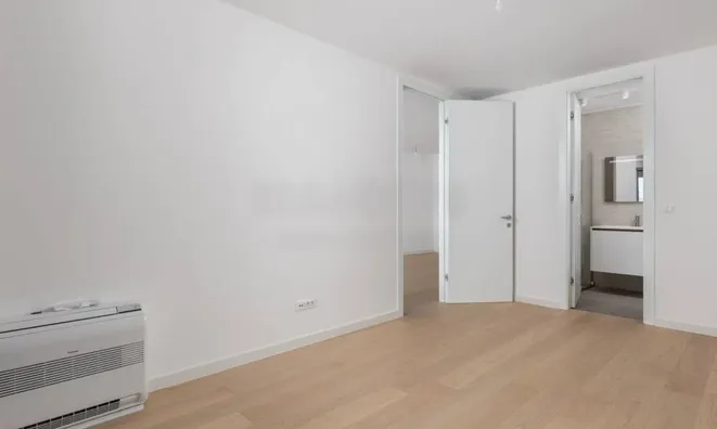 Недвижимость Three-room apartment in the center: 17
