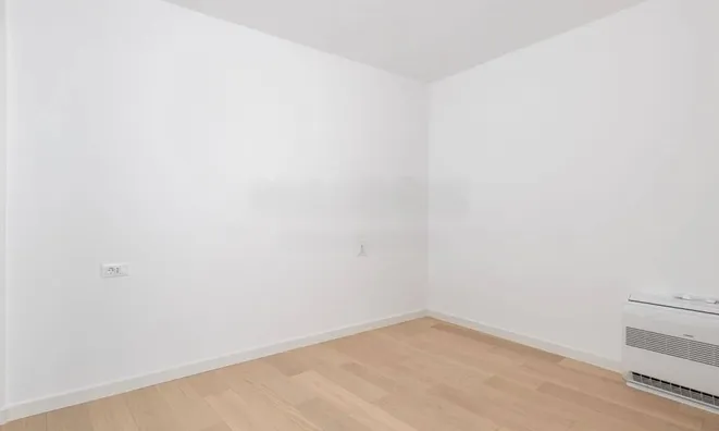 Недвижимость Three-room apartment in the center: 18
