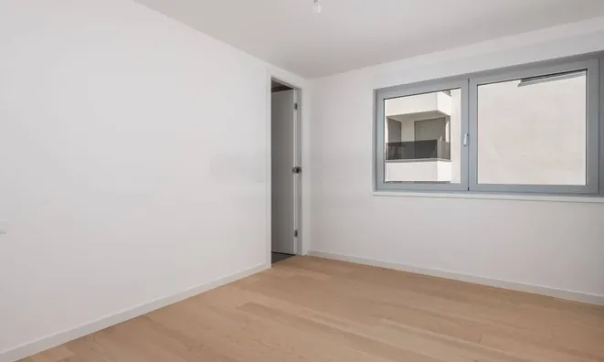 Недвижимость Three-room apartment in the center: 3