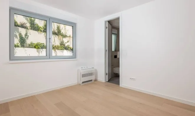 Недвижимость Three-room apartment in the center: 21