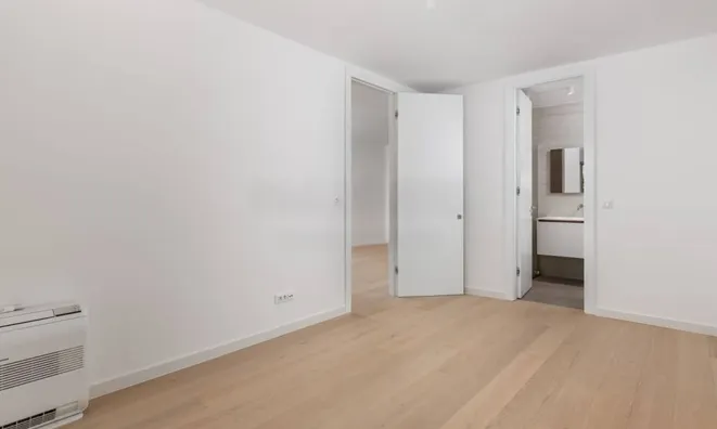 Недвижимость Three-room apartment in the Center: 4