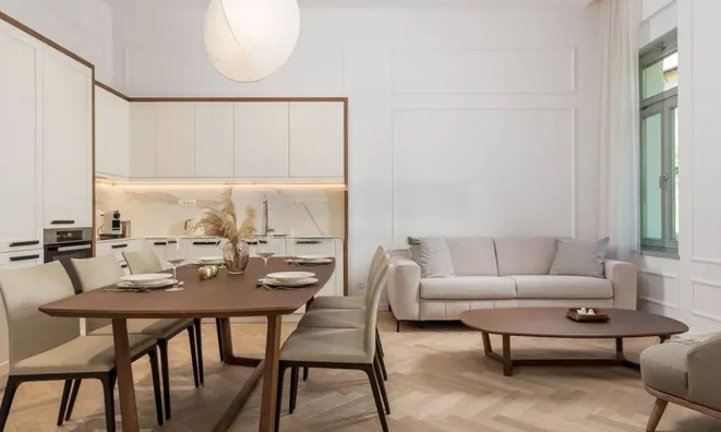 Недвижимость Three-room apartment in the center: 4
