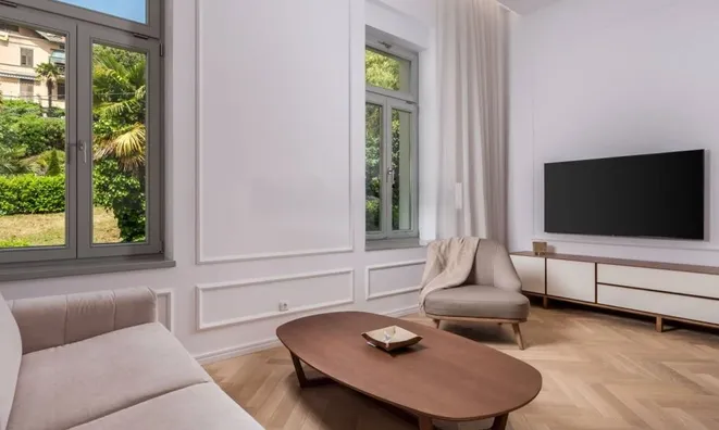 Недвижимость Three-room apartment in the center: 6