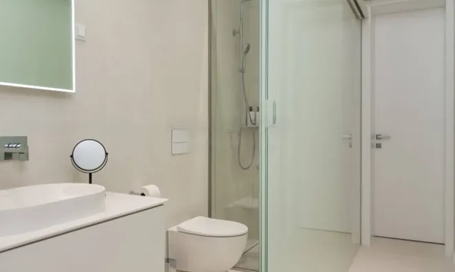 Недвижимость Three-room apartment in the center: 8