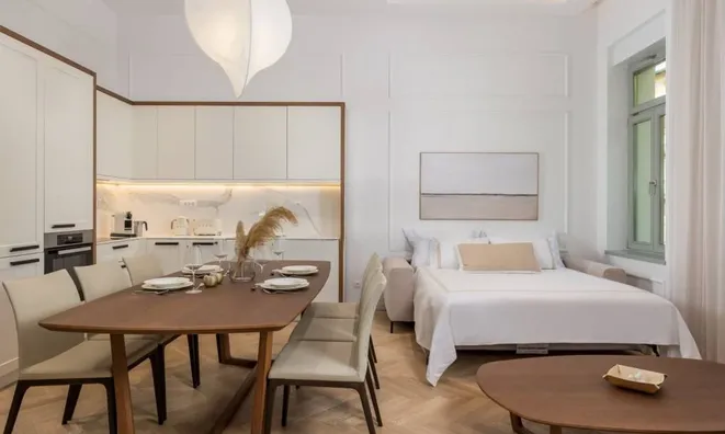 Недвижимость Three-room apartment in the center: 9