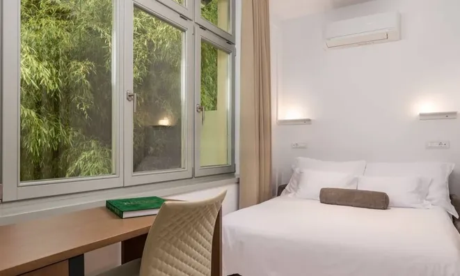 Недвижимость Three-room apartment in the center: 12
