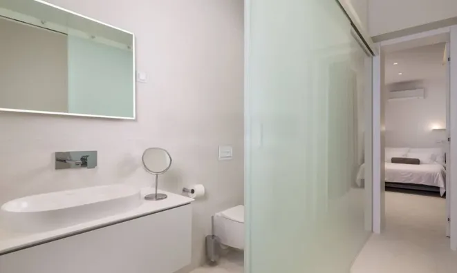 Недвижимость Three-room apartment in the center: 13