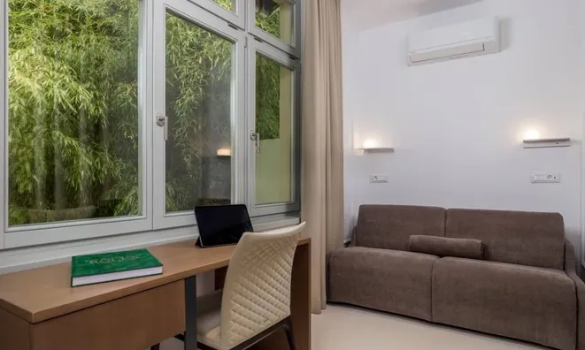 Недвижимость Three-room apartment in the center: 17