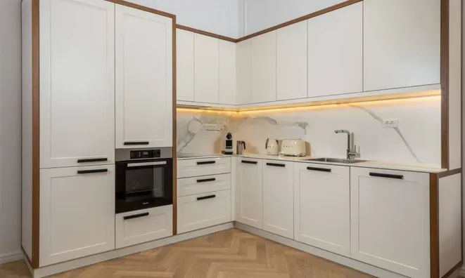 Недвижимость Three-room apartment in the center: 18