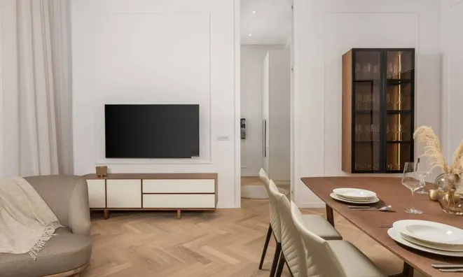 Недвижимость Three-room apartment in the center: 21