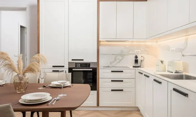Недвижимость Three-room apartment in the center: 22