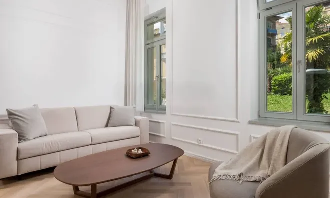 Недвижимость Three-room apartment in the center: 23