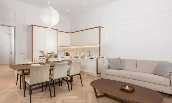 Недвижимость Three-room apartment in the center: 25