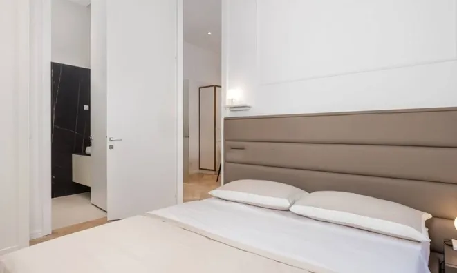 Недвижимость Three-room apartment in the center: 27