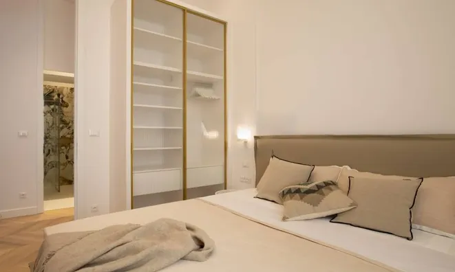 Недвижимость Three-room apartment in the center: 1