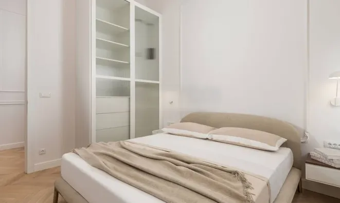 Недвижимость Three-room apartment in the center: 8