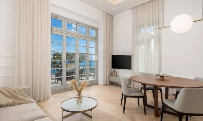Недвижимость Three-room apartment in the center: 11