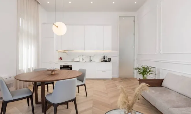 Недвижимость Three-room apartment in the center: 12