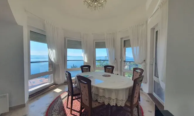 Недвижимость Three-room apartment in the city center: 2