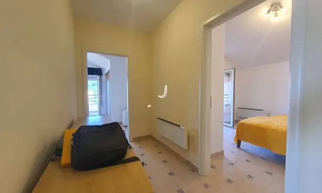 Недвижимость Three-room apartment in the city center: 9