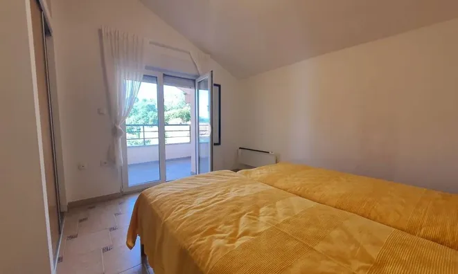 Недвижимость Three-room apartment in the city center: 10