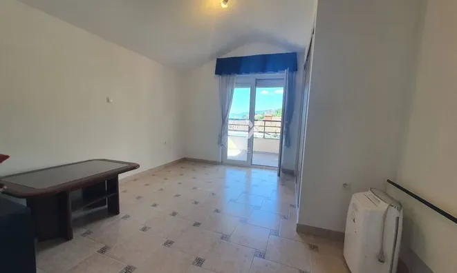 Недвижимость Three-room apartment in the city center: 13