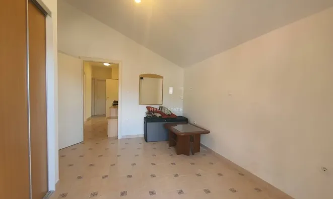 Недвижимость Three-room apartment in the city center: 14