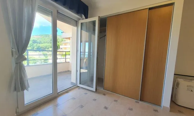 Недвижимость Three-room apartment in the city center: 15