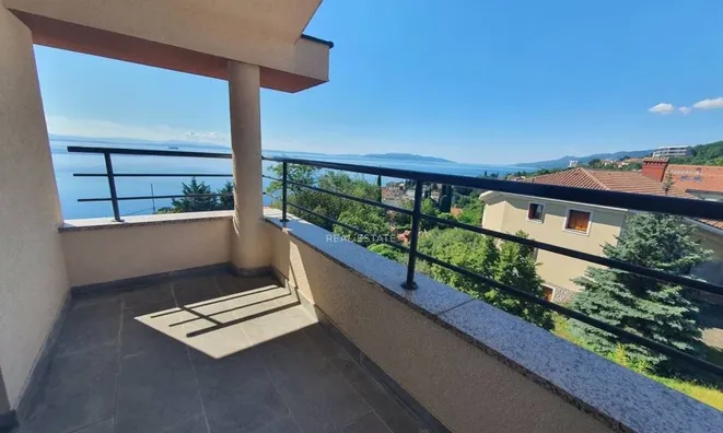 Недвижимость Three-room apartment in the city center: 17